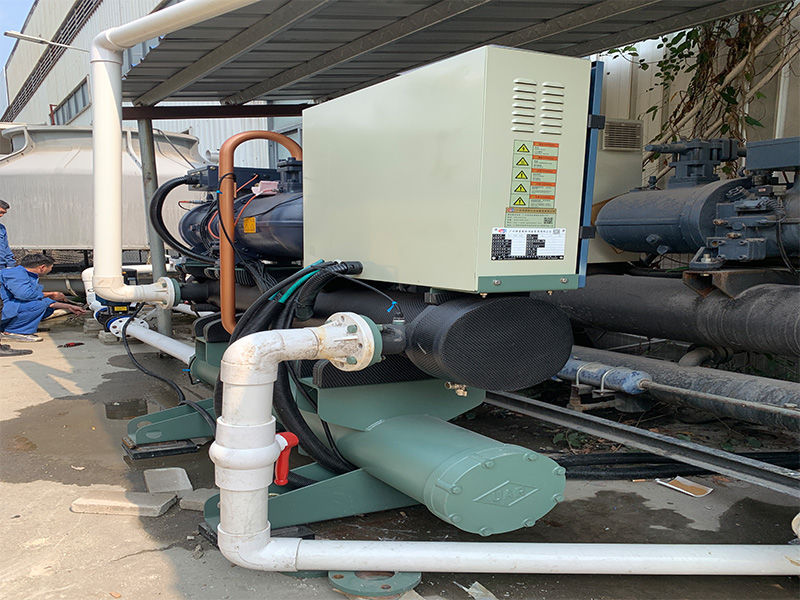 廣東創(chuàng)陽新材料科技水冷螺桿冷水機(jī)組項目圖片2